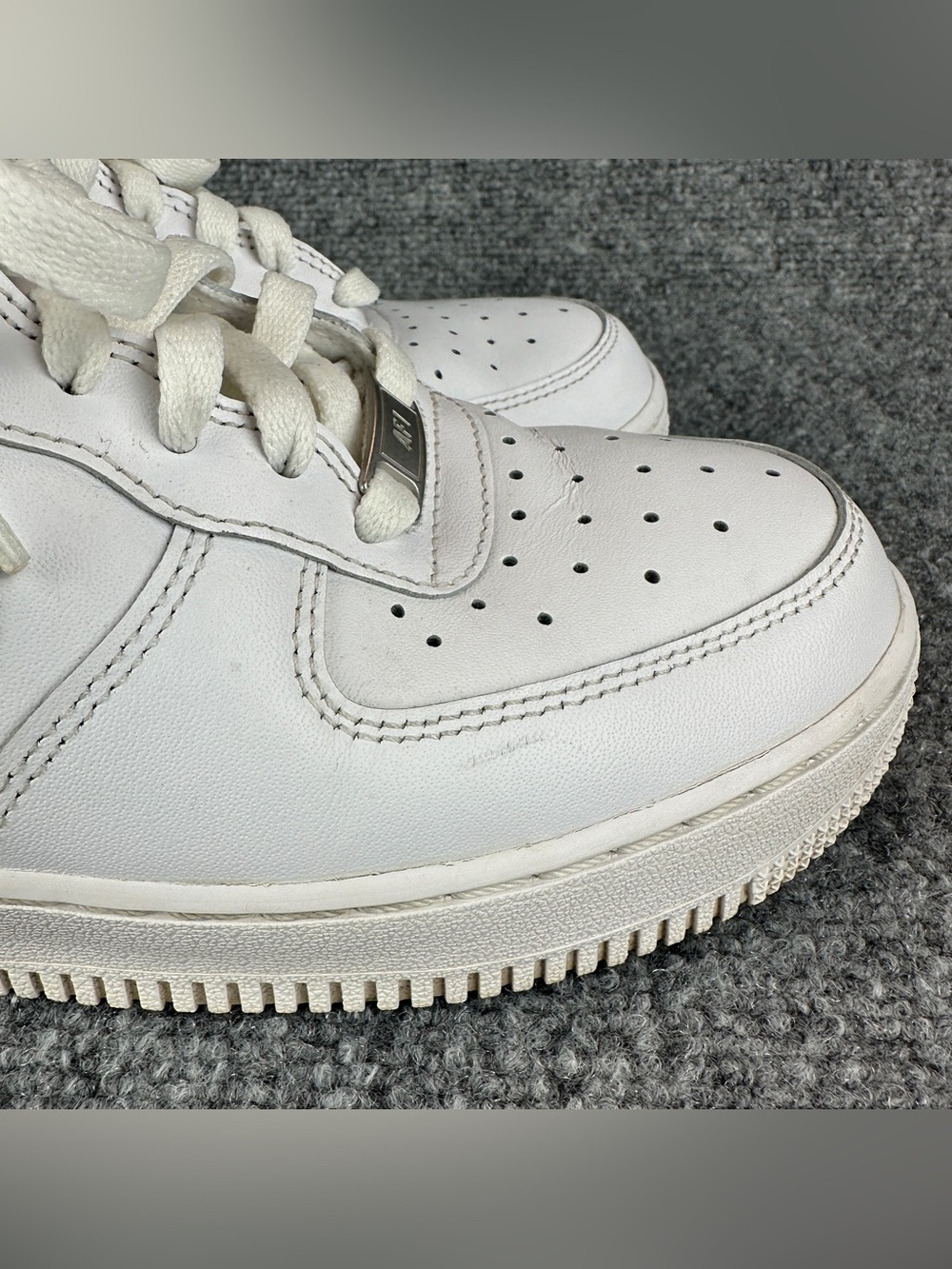 Nike Air Force 1 07 Triple White Women's Size 8 Sneakers Shoes DD8959-100 Low - Picture 4 of 16
